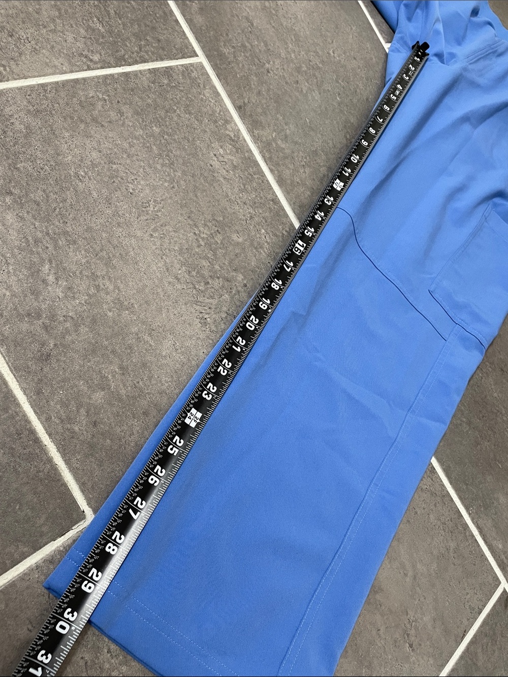 FIGS Axim 30” Cargo Scrub Pants size XL - Picture 4 of 7